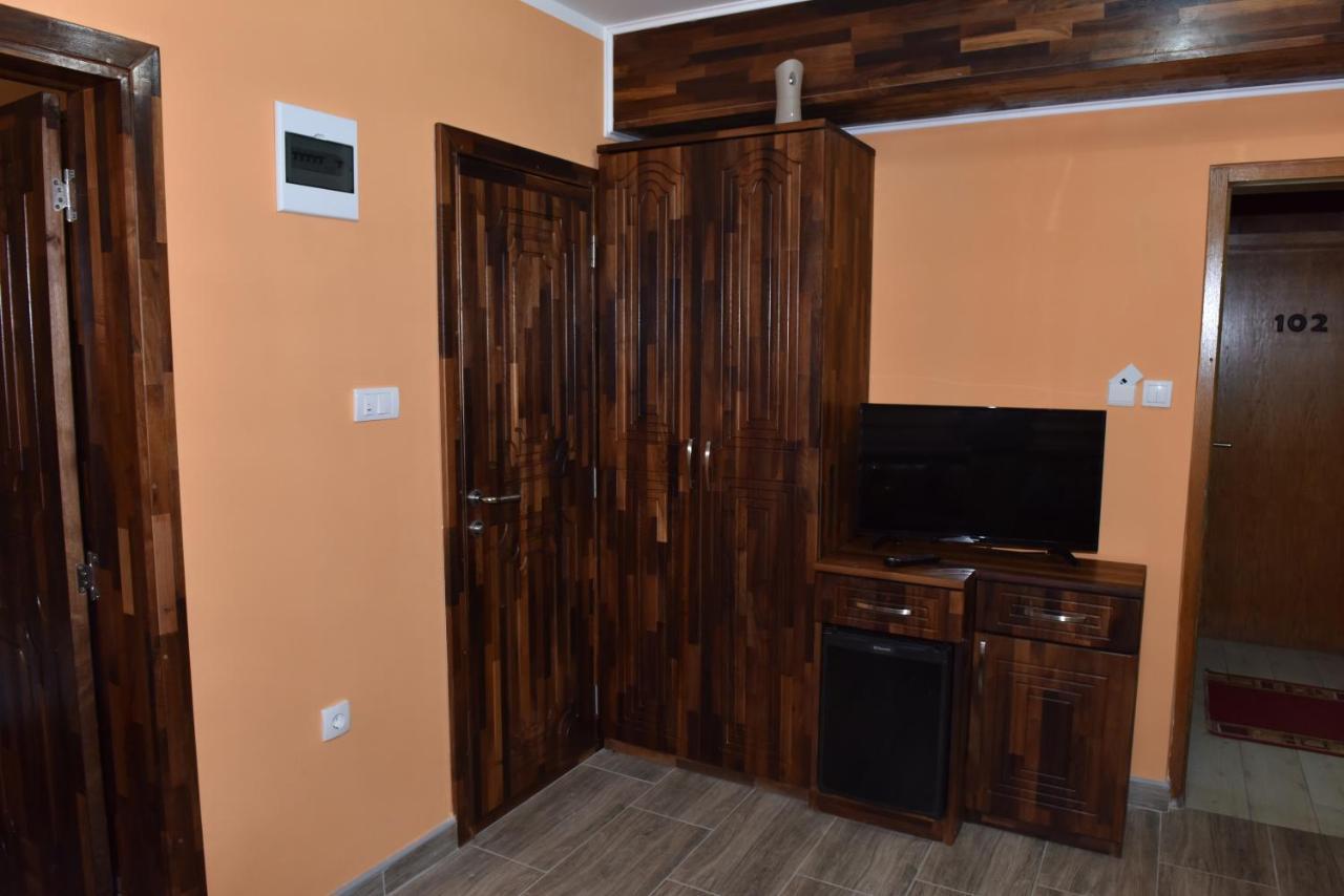 Hotel "Vir" Velika Plana Dış mekan fotoğraf